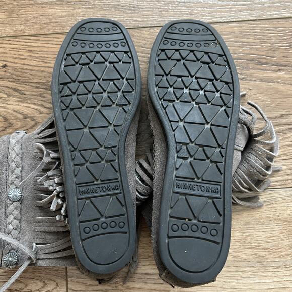 Minnetonka Ankle Boot Womens 6 Gray Suede Fringe Back Zip Moccasin Boho Casual - Picture 7 of 12
